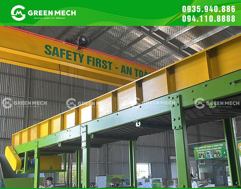 Băng tải cấp gỗ giúp cho quá trình vận chuyển nguyên liệu đầu vào hay sản phẩm đầu ra dễ dàng hơn