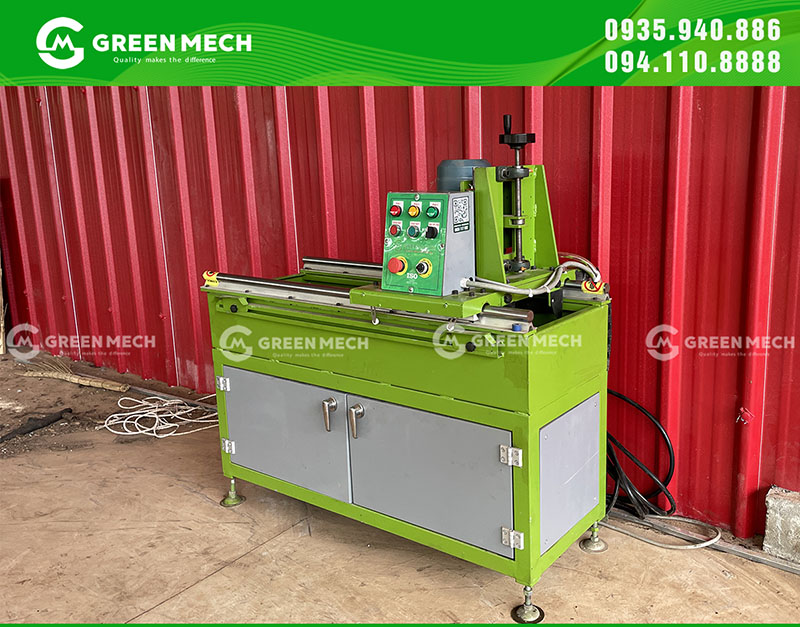 Ngoài máy băm gỗ khách hàng còn đầu tư máy mài dao băm cho dây chuyền của mình